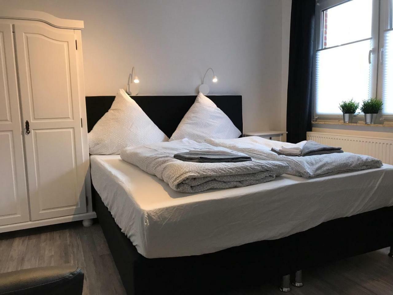 Kleine Moewe Aparthotel Neßmersiel Exterior foto